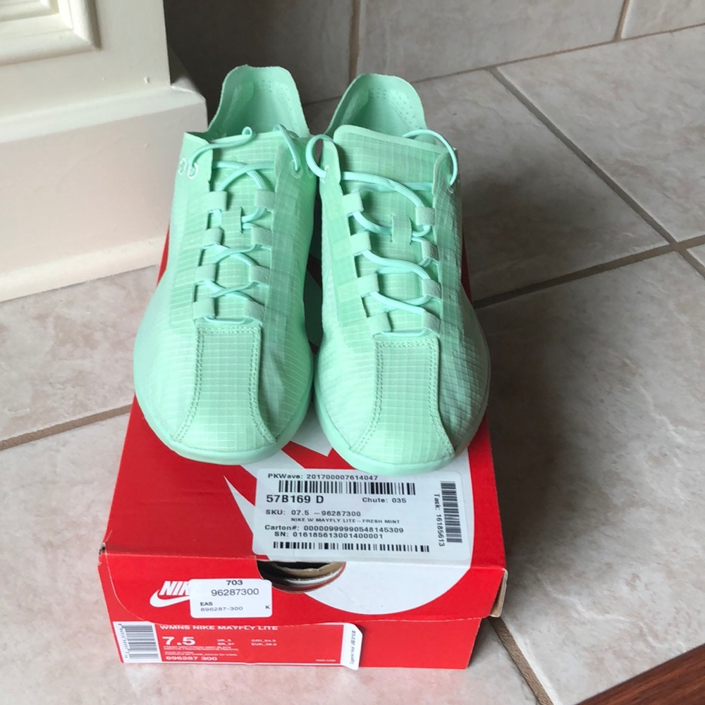 Nike Mayfly Lite